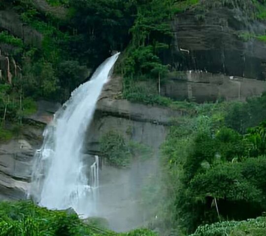 Njandirukki Waterfalls